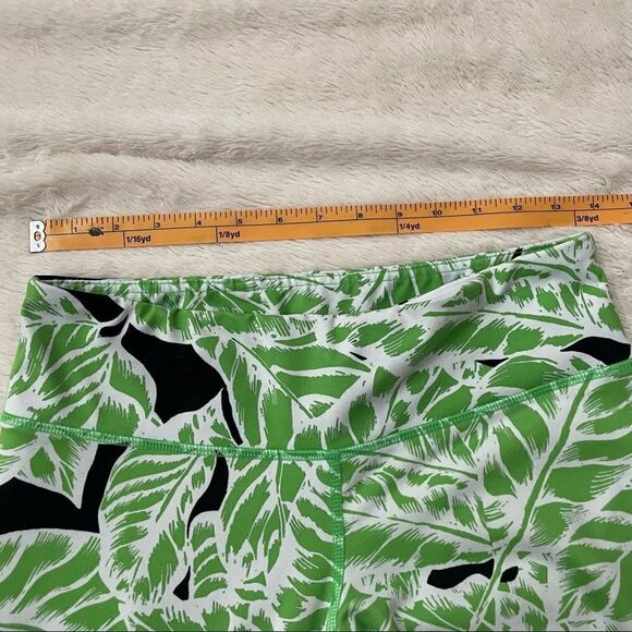 Alo Yoga Airbrush Capri Leggings Palm Springs Size Medium - Picture 13 of 16